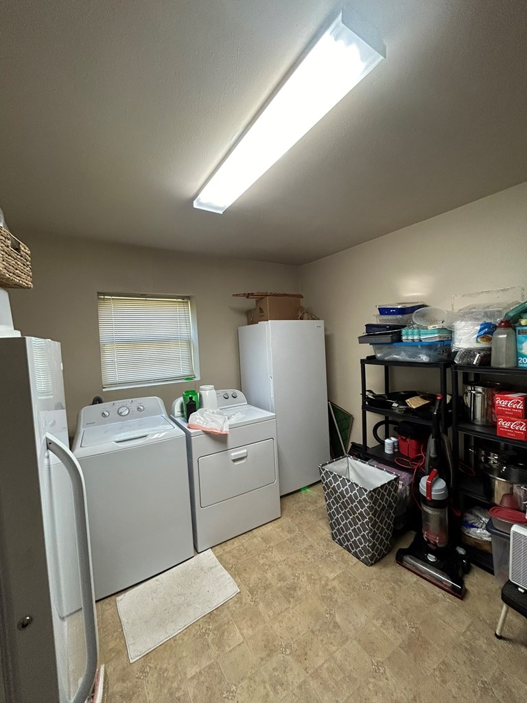 LARGE LAUNDRY/PANTRY ROOM